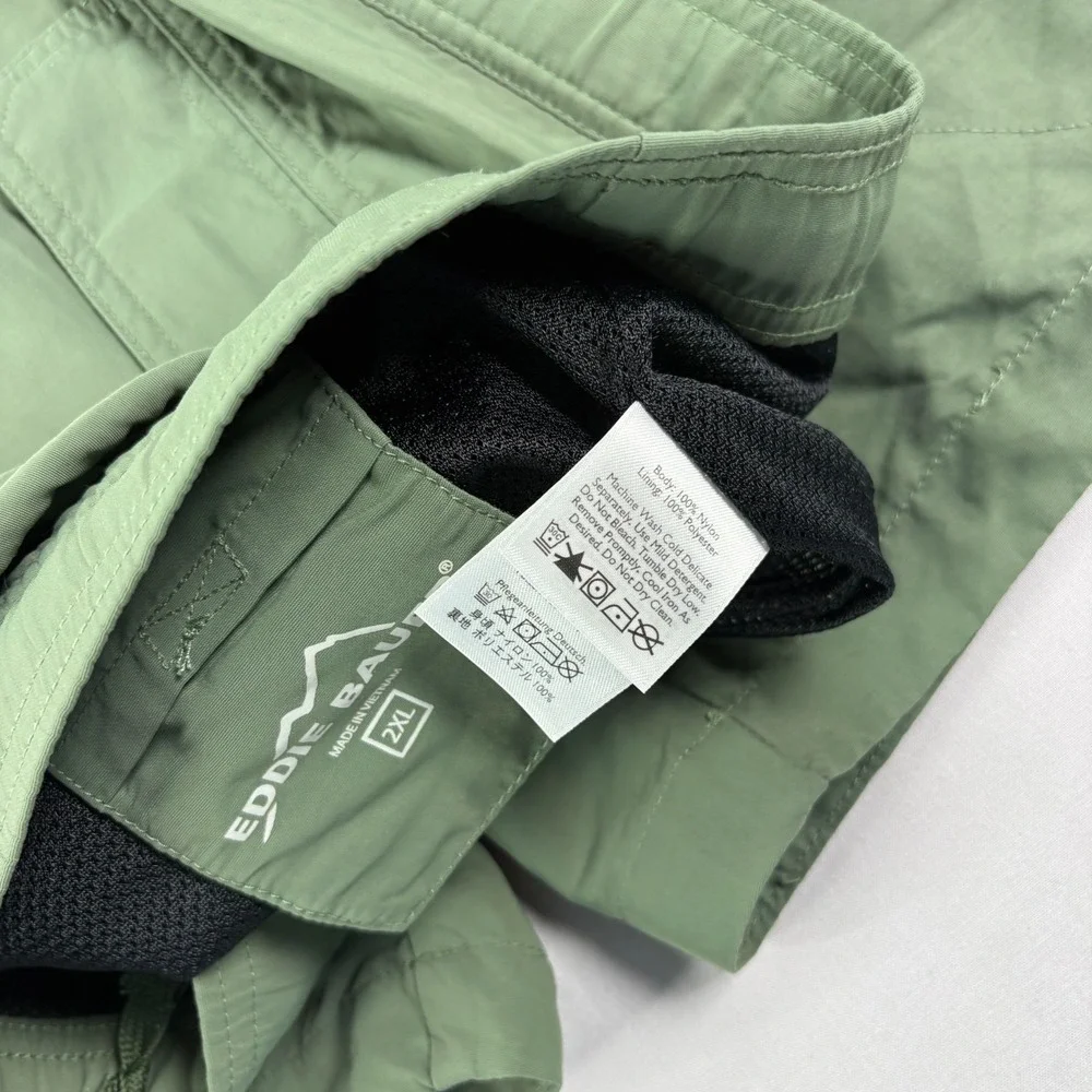 Eddie Bauer Shorts Men 2XL (Size 50) Green Amphib Hybrid Outdoor Relaxed Fit NEW